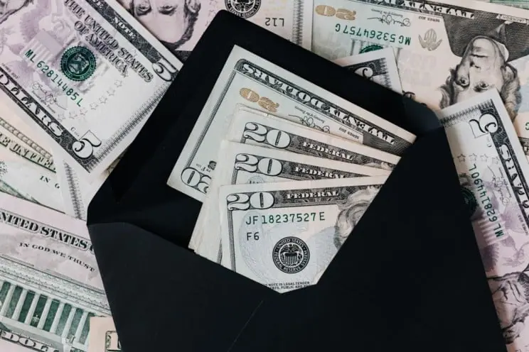 How much cash to give as a wedding gift